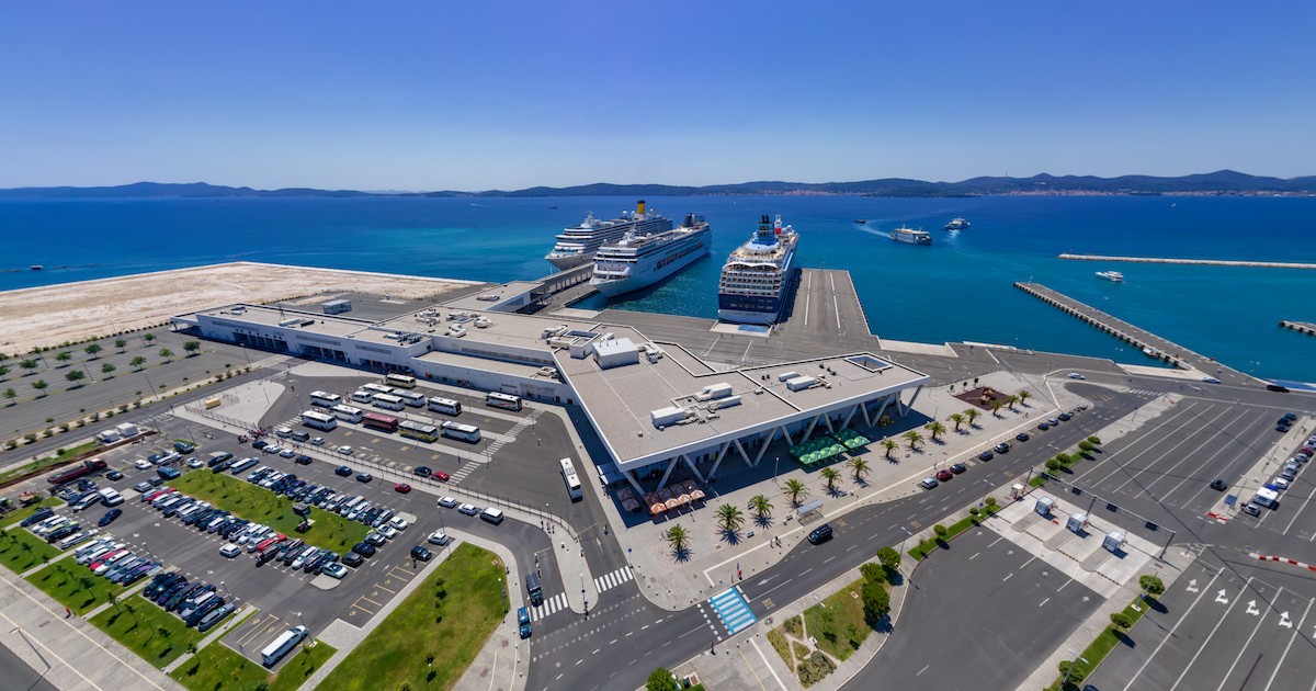 U morskim lukama više putnika i brodova, ali manje robe